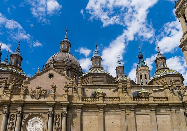 Becas Universitarias en Aragón 2025: MEC, DGA, Cuantías y Plazos de Solicitud