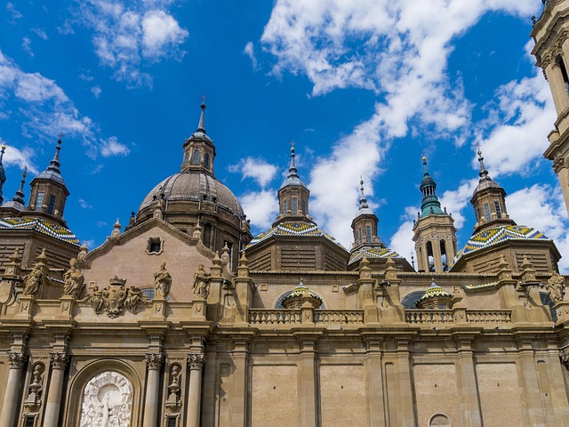 Becas Universitarias en Aragón 2025: MEC, DGA, Cuantías y Plazos de Solicitud